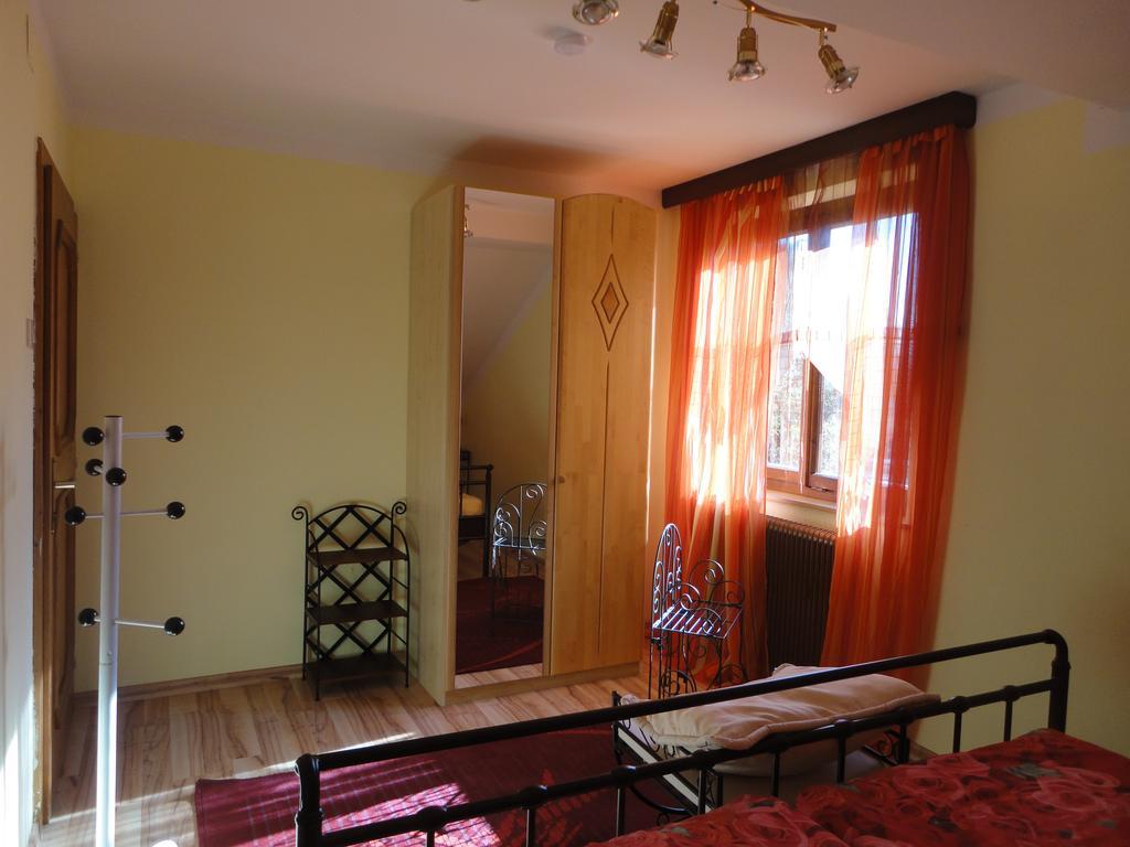 Ferienhaus Burgblick Treffen Room photo